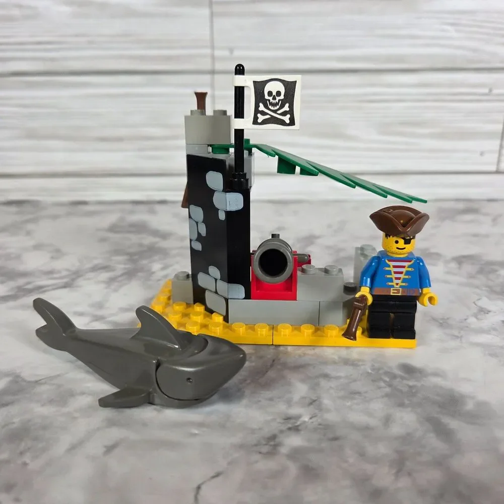 LEGO Pirates Battle Cove Set 1492 Complete Set With Manual and Polybag - Picture 2 of 9